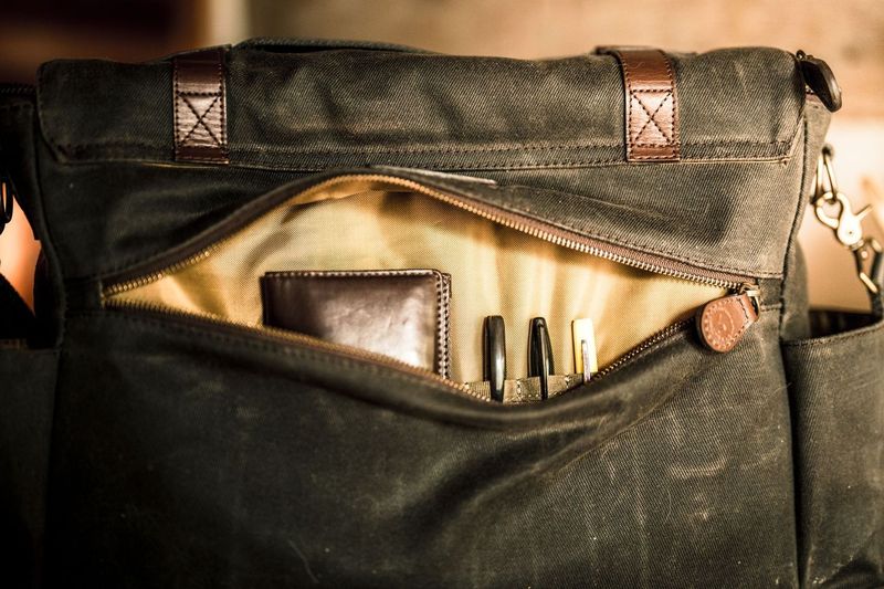 COMMONWEALTH FIELD BAG