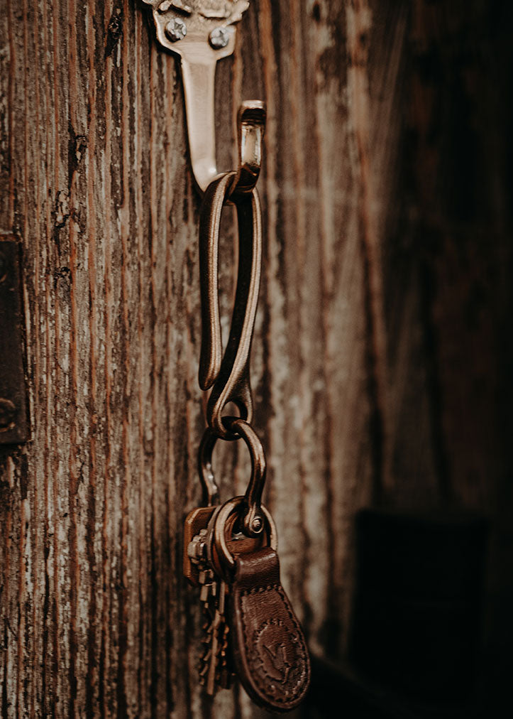 ESSENTIALS HOOK & SHACKLE KEY CHAIN