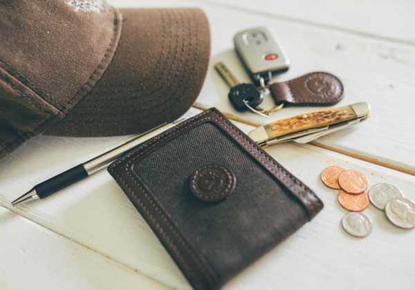 ESSENTIALS BI-FOLD WALLET